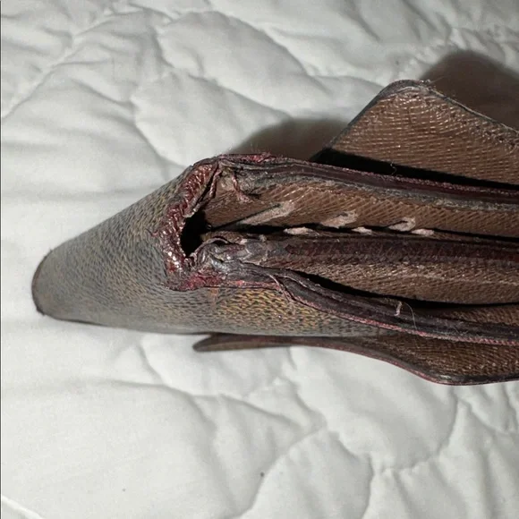 LV. AuthentiTextured Brown Leather Wallet - Picture 14 of 16